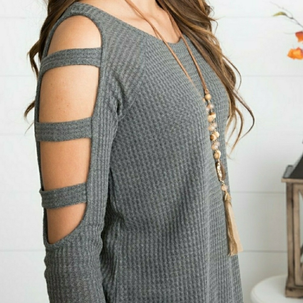 Gray shoulder cutout shirt.